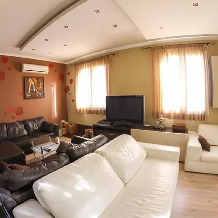 Ferienhaus Lorisa *